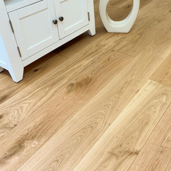 Manor Minley 18mm Brushed UV Oil Oak Engineered Floor